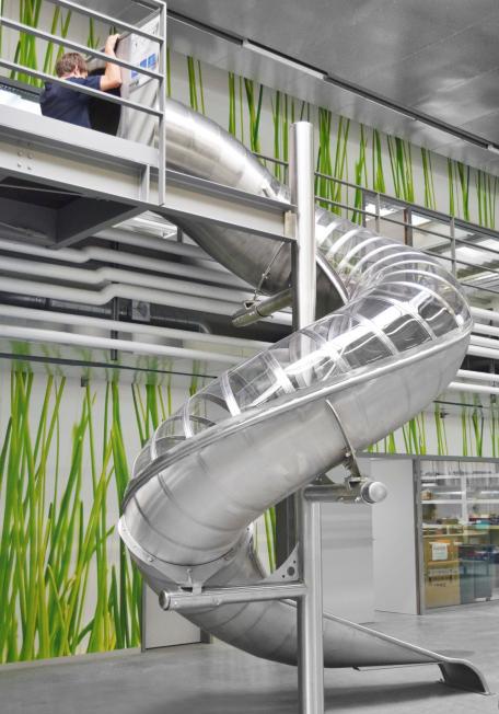 Rutsche in der Produktionshalle 3